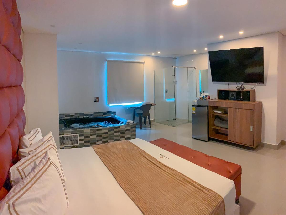 Infinity Hotel 麦德林 外观 照片