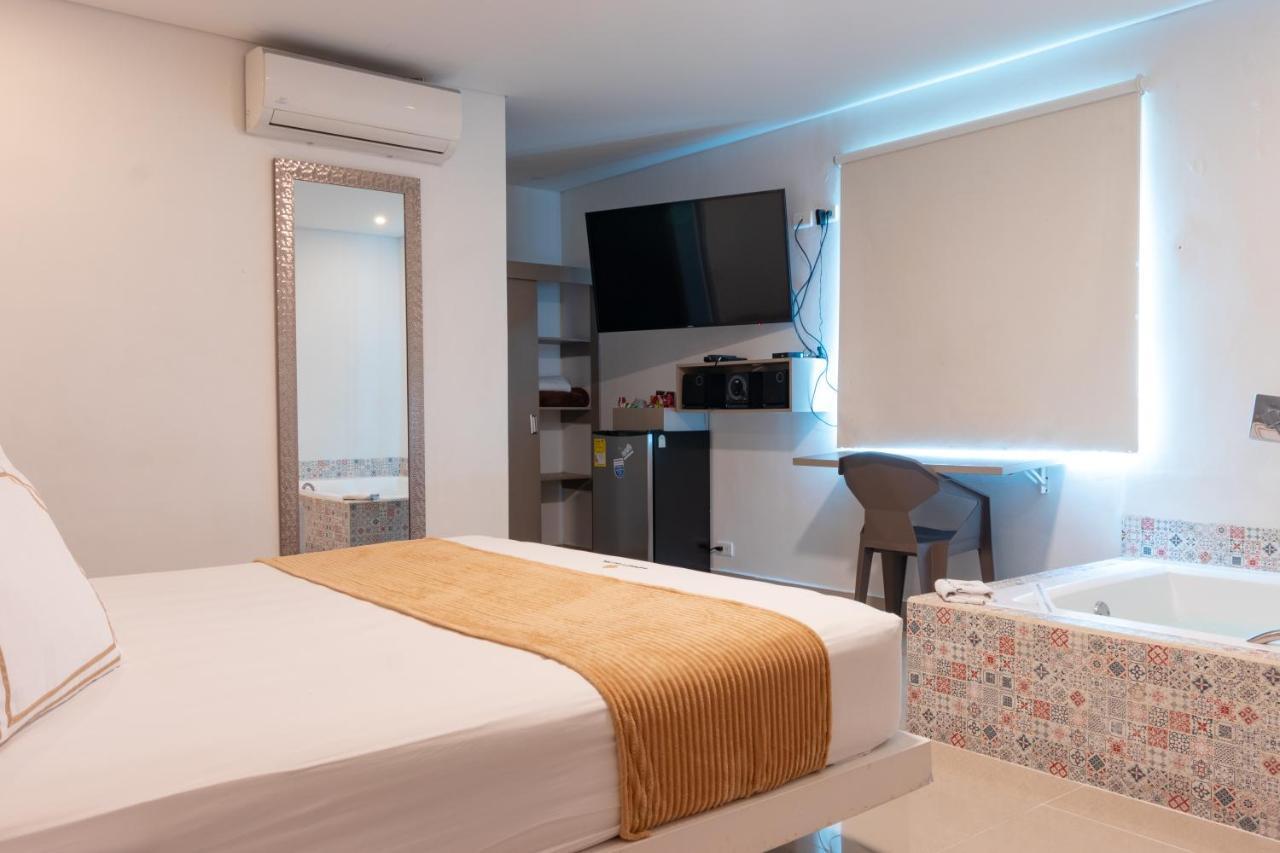 Infinity Hotel 麦德林 外观 照片