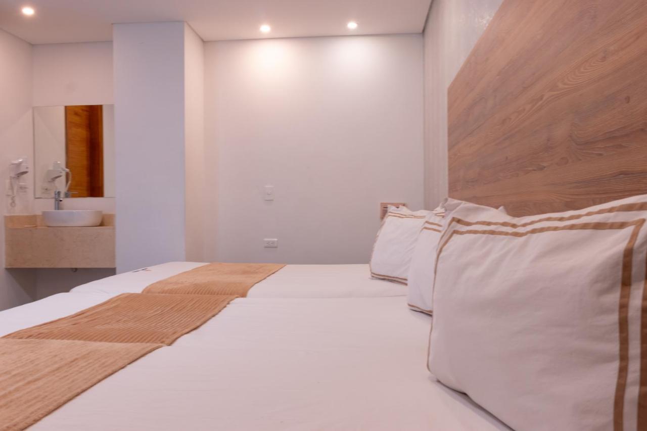 Infinity Hotel 麦德林 外观 照片