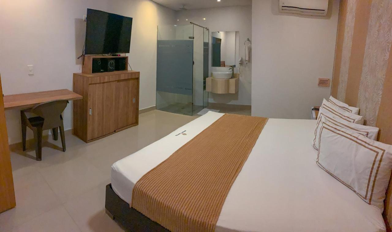 Infinity Hotel 麦德林 外观 照片