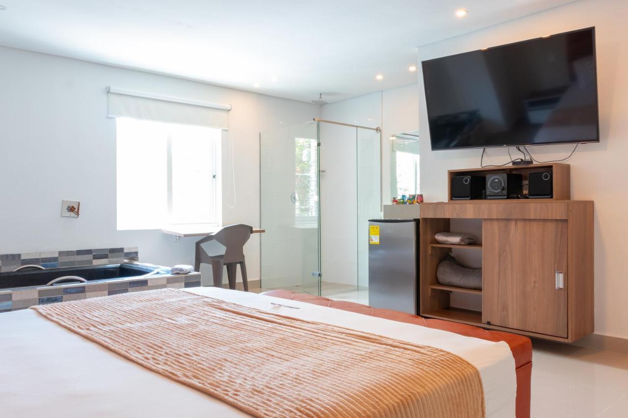 Infinity Hotel 麦德林 外观 照片