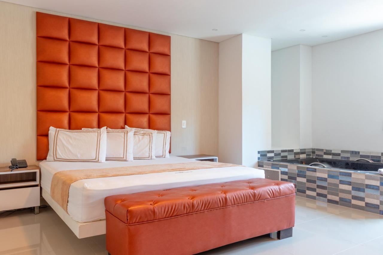 Infinity Hotel 麦德林 外观 照片
