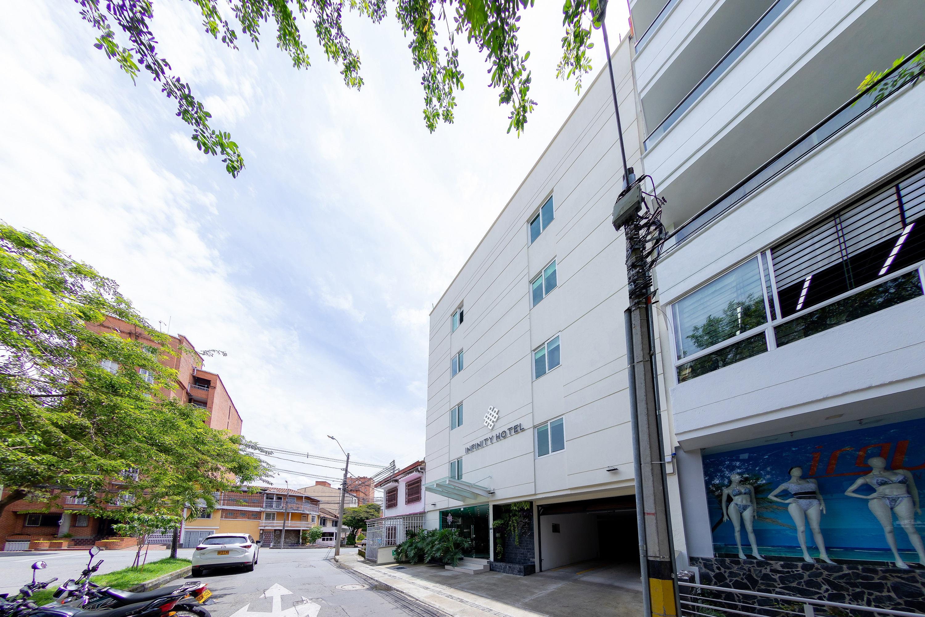 Infinity Hotel 麦德林 外观 照片