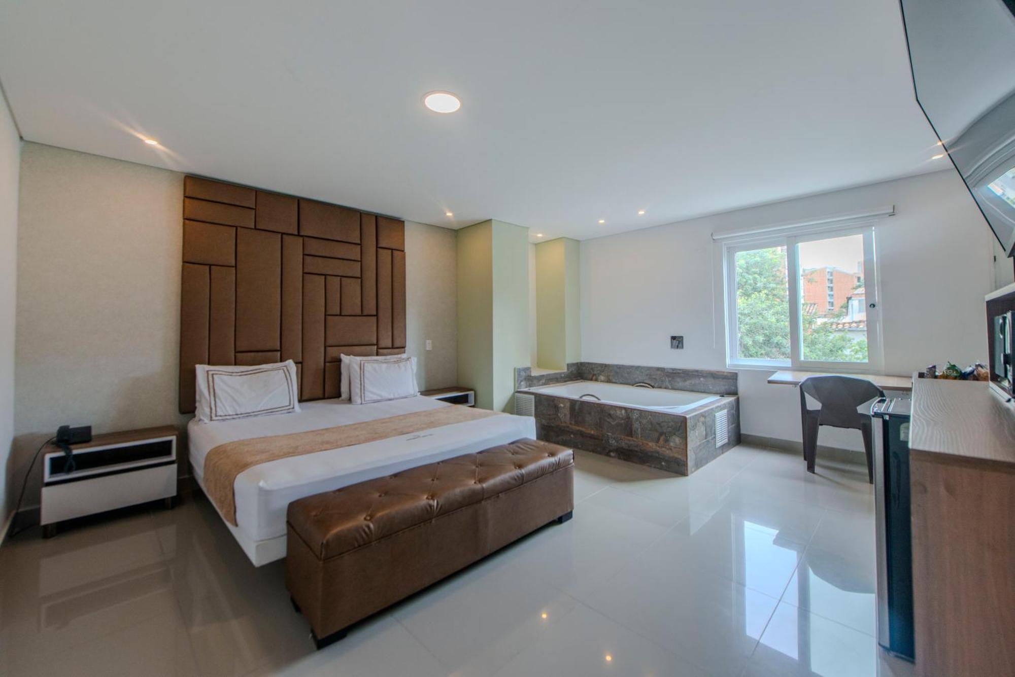 Infinity Hotel 麦德林 外观 照片