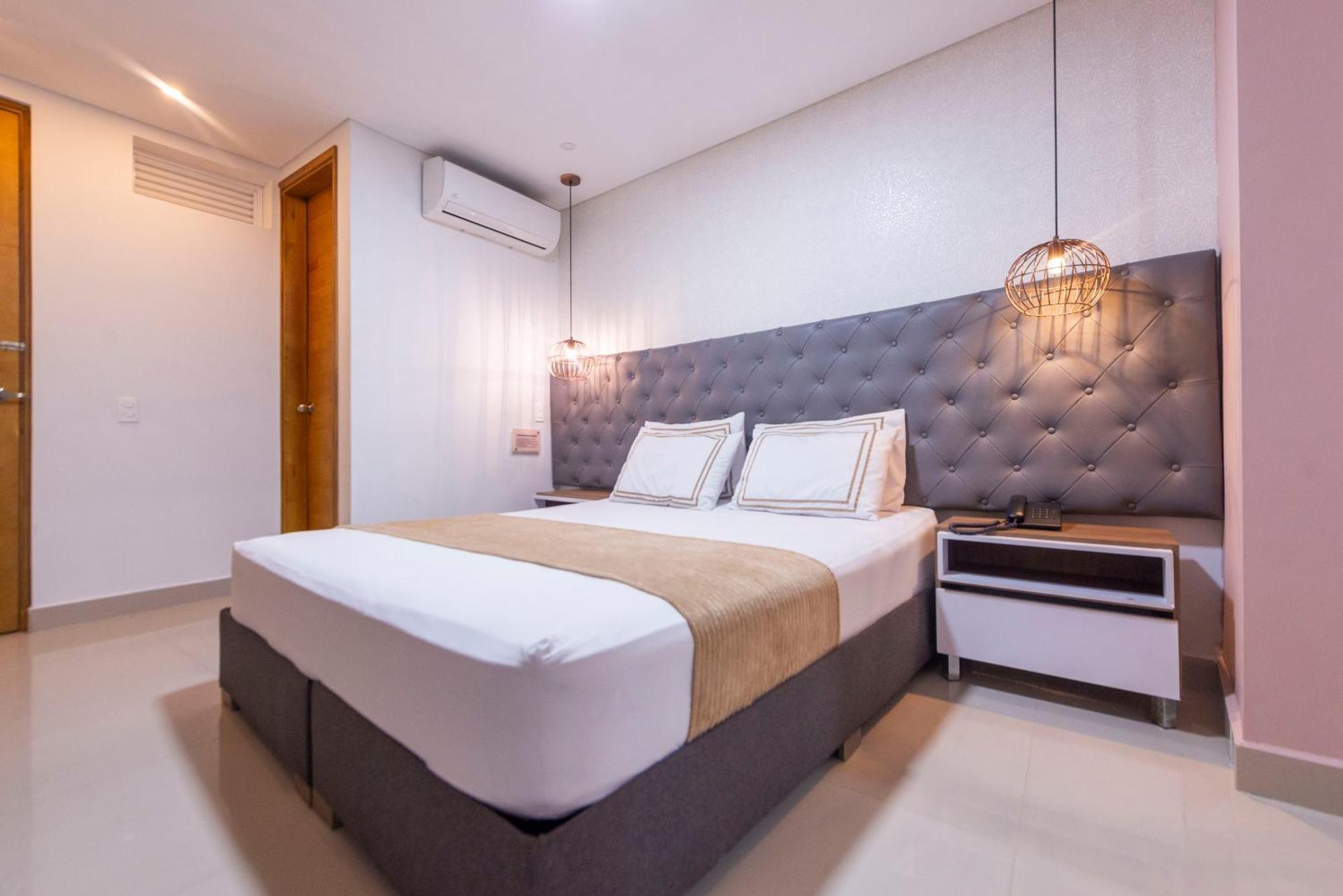 Infinity Hotel 麦德林 外观 照片