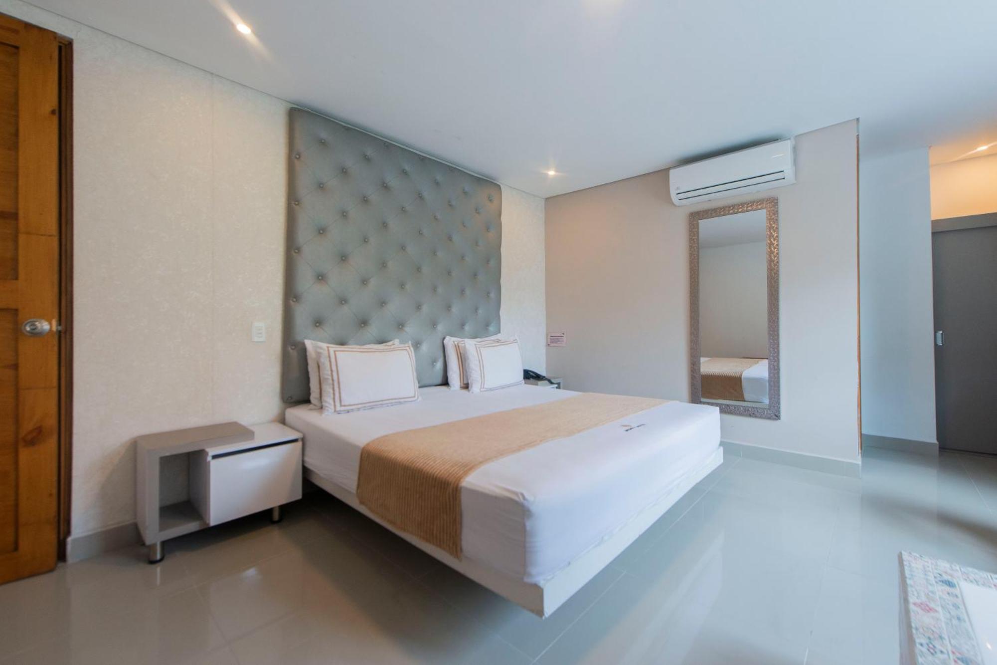Infinity Hotel 麦德林 外观 照片