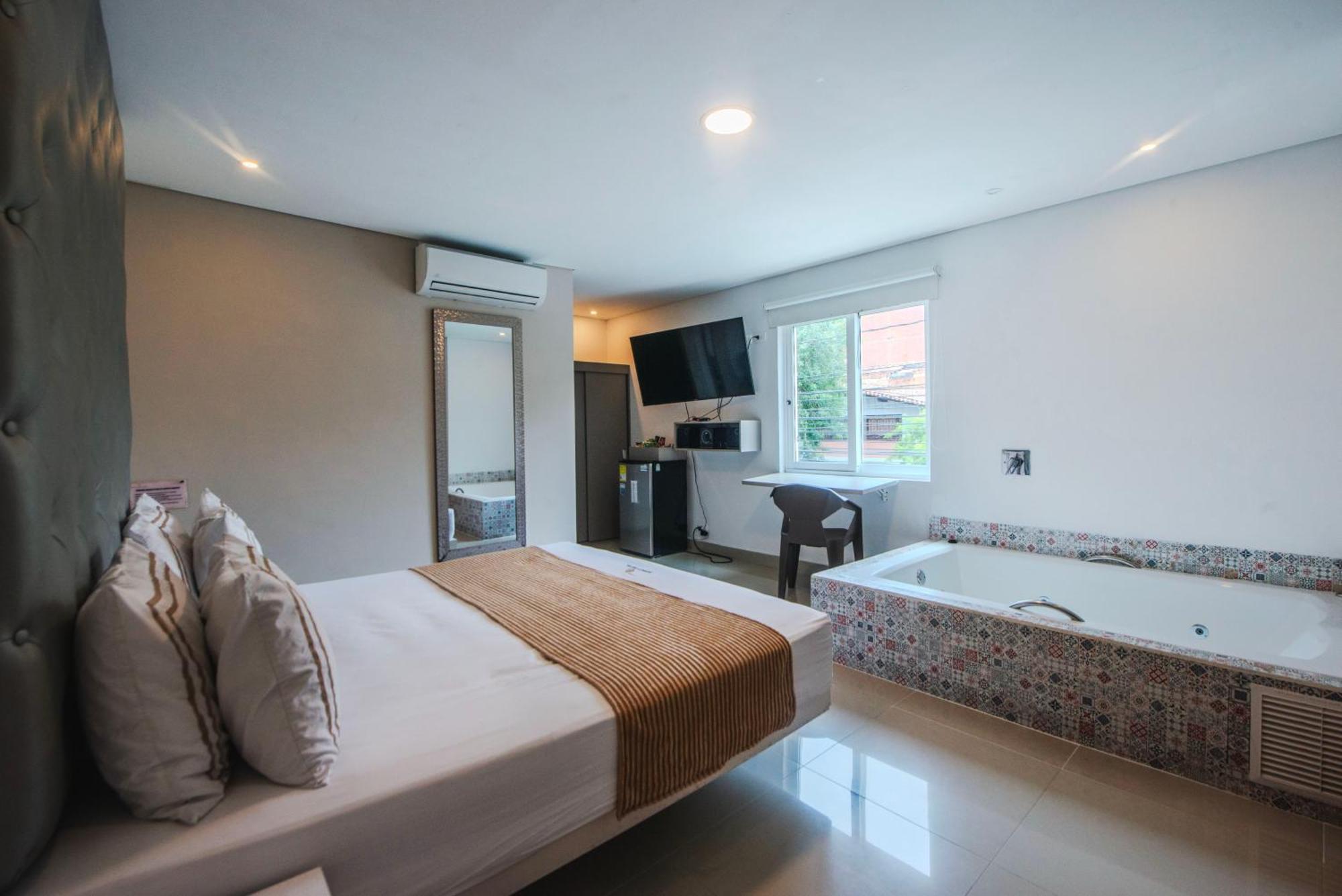 Infinity Hotel 麦德林 外观 照片