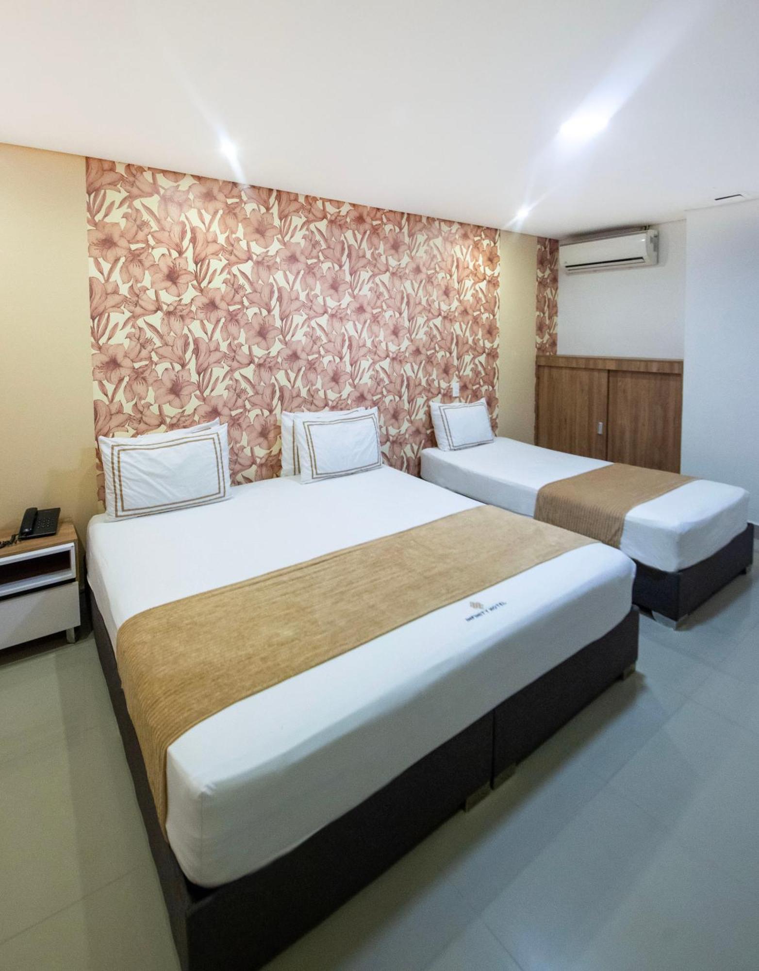 Infinity Hotel 麦德林 外观 照片