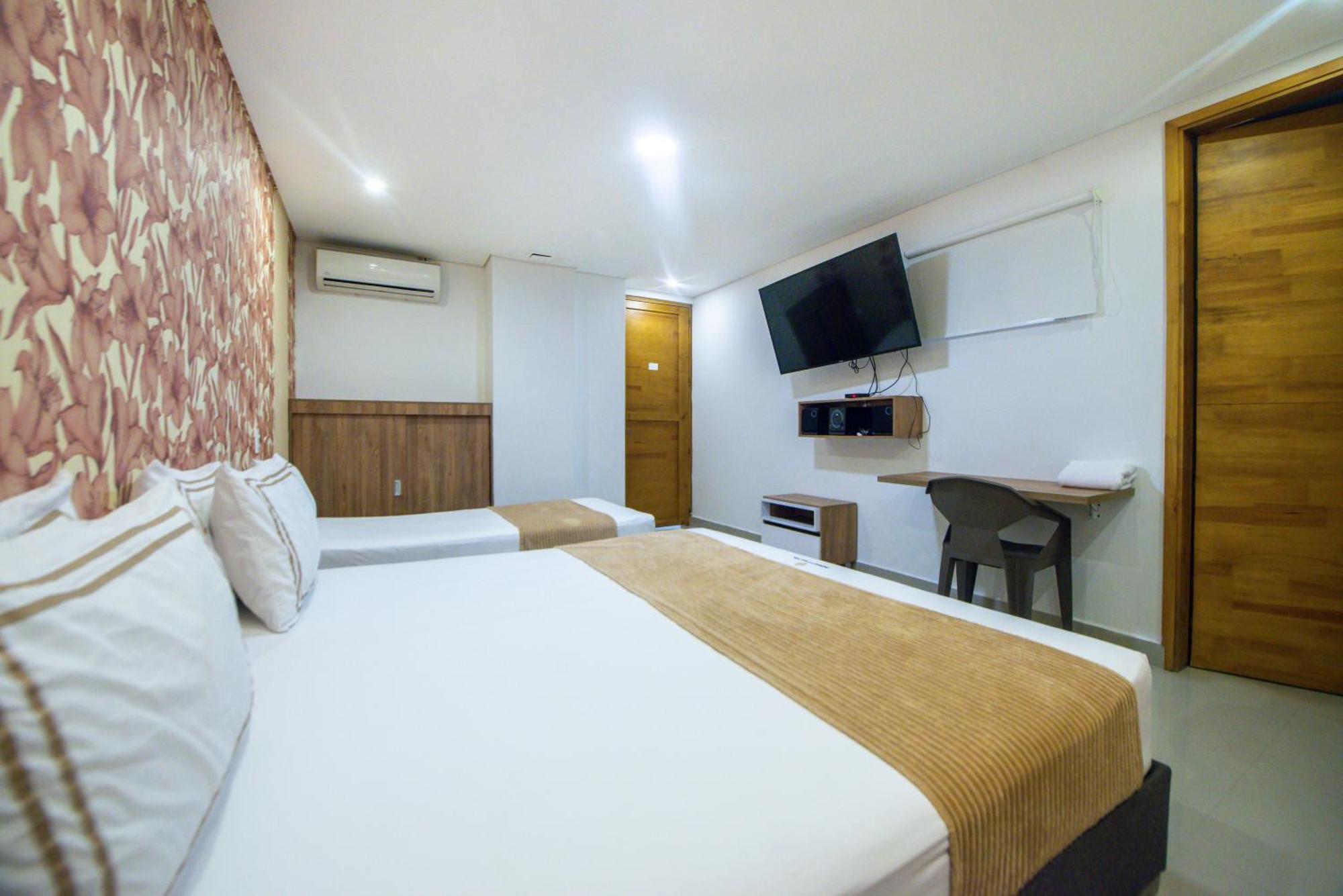 Infinity Hotel 麦德林 外观 照片