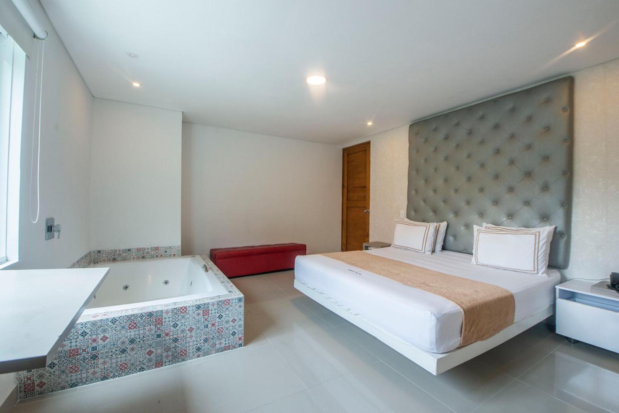 Infinity Hotel 麦德林 外观 照片