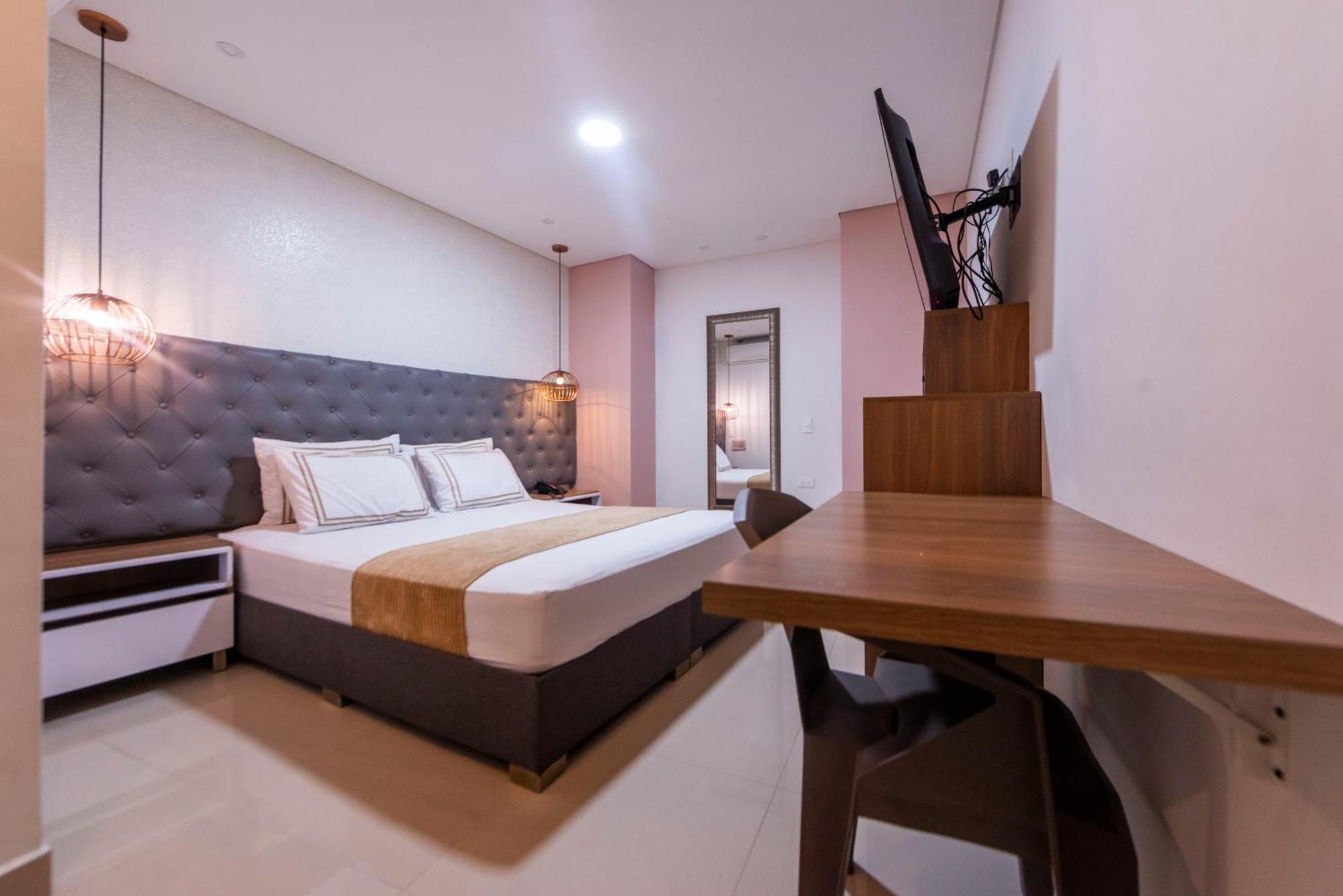 Infinity Hotel 麦德林 外观 照片