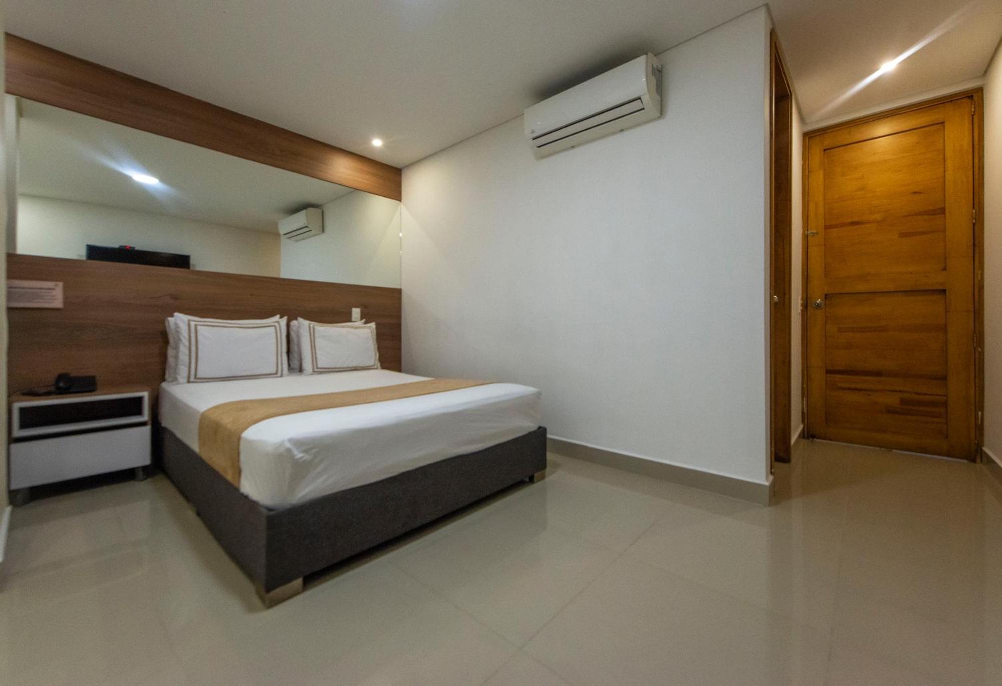 Infinity Hotel 麦德林 外观 照片